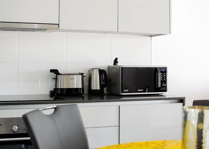 דירה Terraza - Exclusive Terrace, Sea View & Pool נאזרה